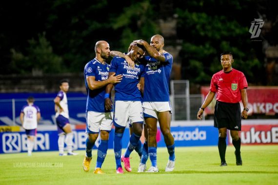 Skor Akhir Arema FC vs Persib 1-2, Comeback Epic Maung Bandung - JPNN.COM