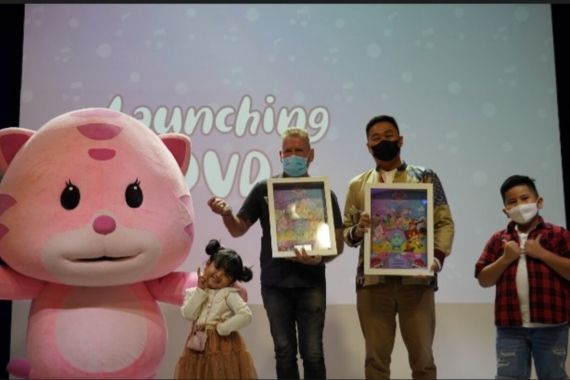 Penuh Hiburan dan Edukasi, DVD Lagu Anak Indonesia Terbaik 'Uwa and Friends' Diluncurkan - JPNN.COM