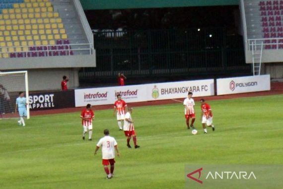 Gibran Rakabuming Raka Mencetak 1 Gol ke Gawang Tim Garuda Merah - JPNN.COM