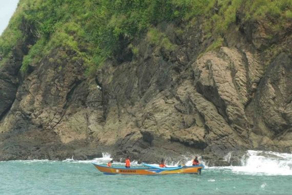 Terseret Arus Saat Menggelar Ritual di Pantai Payangan, 11 Korban Ditemukan Meninggal Dunia - JPNN.COM