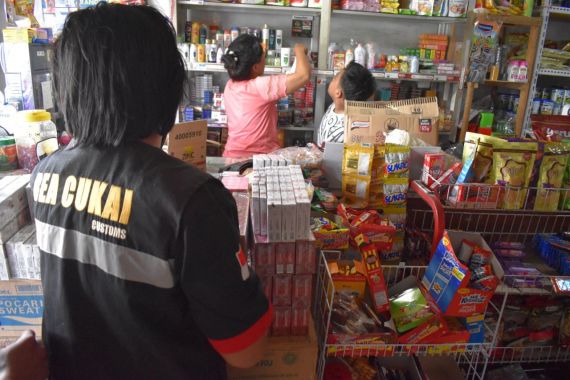 Bea Cukai Amankan Jutaan Batang Rokok Ilegal di Pekanbaru dan Semarang - JPNN.COM