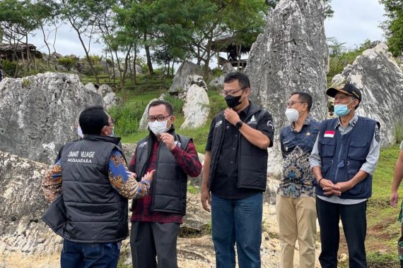 Belajar dari Desa Wisata Gunung Masigit, Kemendagri Dorong Digitalisasi Desa - JPNN.COM