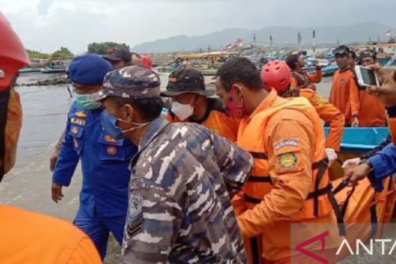 Polisi Selidiki Kasus Ritual Berujung Maut di Pantai Payangan yang Menewaskan 11 Orang - JPNN.COM