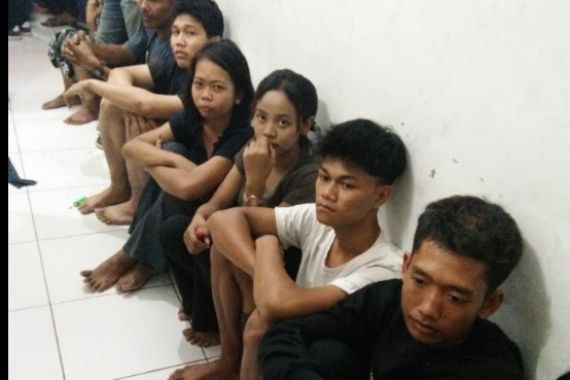 Sarang Prostitusi Digerebek, Ada Wanita yang Bertarif Rp 300 Ribu hingga Rp 1 Juta - JPNN.COM