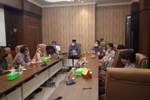 Tampung Aspirasi Pedagang Pasar Rembang, PPP Segera Panggil Bupati Abdul Hafidz - JPNN.COM