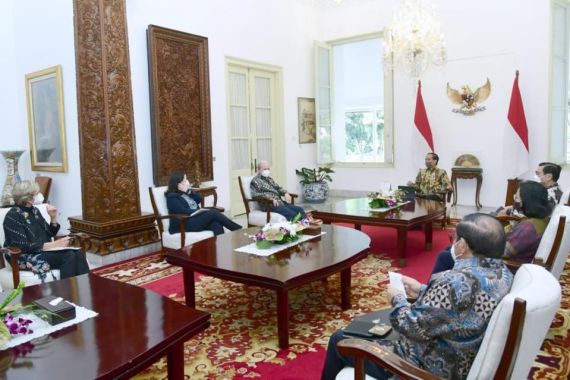 Jokowi Bertemu Pimpinan Bank Dunia, Bicara Soal Covid-19 dan IKN, Ada Pak Luhut Juga - JPNN.COM