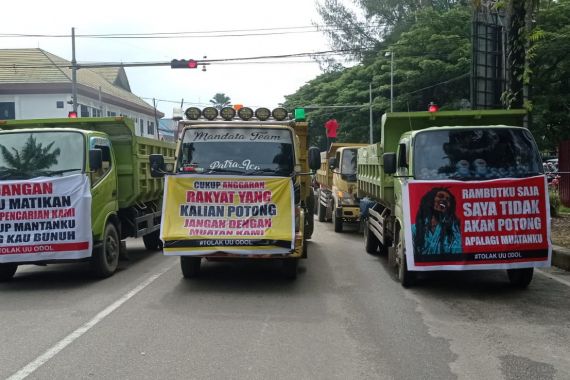 Lihat, Ratusan Sopir Truk di Kendari Berunjuk Rasa, Ini Tuntutannya - JPNN.COM