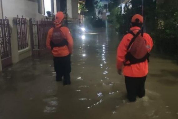 4 Kecamatan di Kota Bekasi Terendam Banjir, Ada yang Mencapai 3 Meter - JPNN.COM