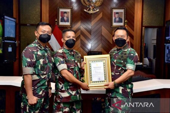 Jenderal Dudung Menyebut Aksi Serma Junaidi Sungguh Mulia - JPNN.COM