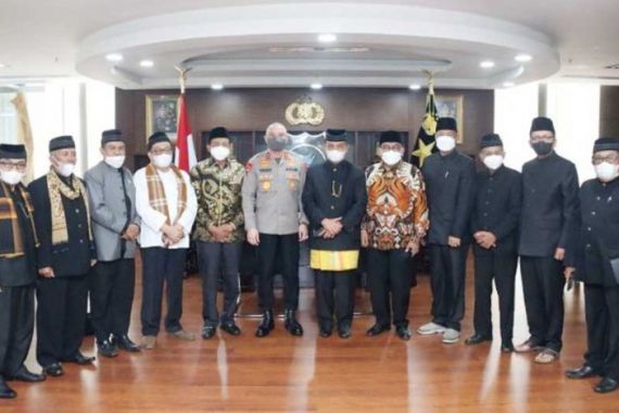 Irjen Teddy Minahasa Bakal Dianugerahi Gelar Adat Minangkabau, Apa Jasanya? - JPNN.COM