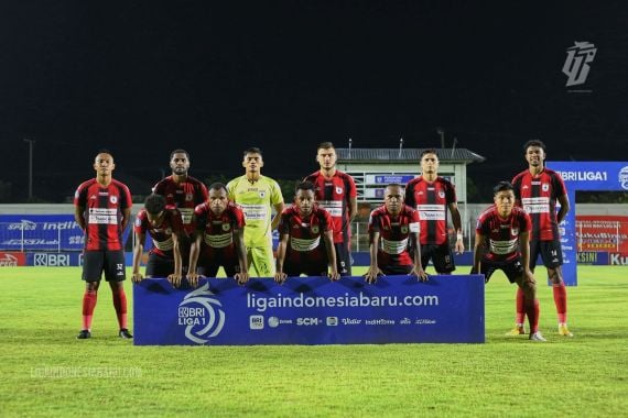 Persipura vs Borneo FC 2-1: Mutiara Hitam Runtuhkan Tembok Pesut Etam dalam Tiga Menit - JPNN.COM