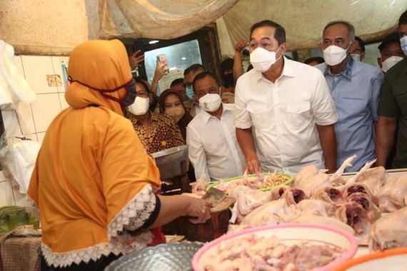 Armuji Kesulitan Menemukan Minyak Goreng Sesuai HET di Surabaya - JPNN.COM