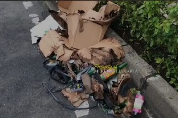 Puluhan Botol Amer & Initisari Hancur Berserakan di Jalanan Kemang, Apa yang Terjadi? - JPNN.COM