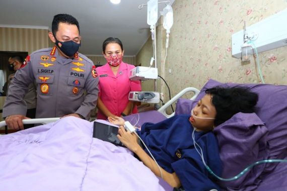 Operasi Tumor Tulang Berjalan Lancar, Sinta Aulia Berterima Kasih kepada Kapolri Jenderal Listyo - JPNN.COM