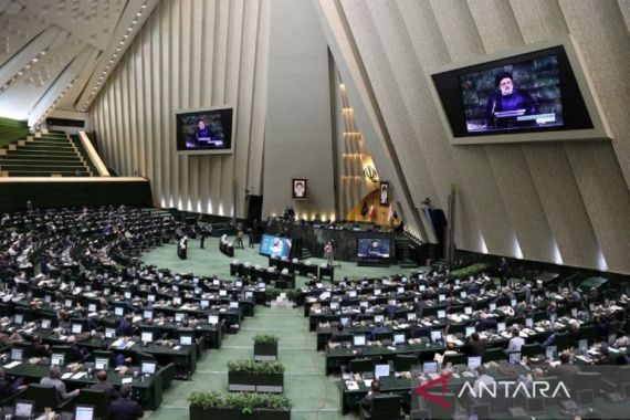 Parlemen Republik Islam Iran Tetapkan 6 Syarat untuk Barat, Tak Bisa Ditawar - JPNN.COM