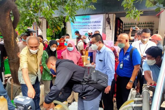 Hamdalah, 10 Ton Minyak Goreng Tersedia di Surabaya - JPNN.COM