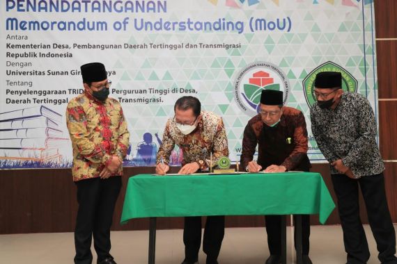 Kemendes PDTT Teken MoU dengan Unsuri Surabaya untuk Perkuat Pertides - JPNN.COM