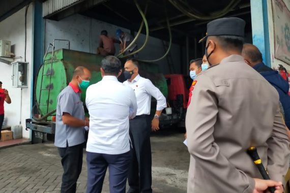 Polisi Bongkar Penyalahgunaan Minyak Goreng Curah di Makassar - JPNN.COM