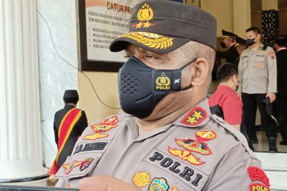 Fokus Jaga Kota, Irjen Fakhiri Perintahkan Anak Buah Biarkan KKB Lari - JPNN.COM