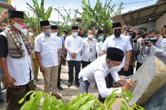 Menpora Dorong Santri dan Santriwati Minati Wirausaha - JPNN.COM