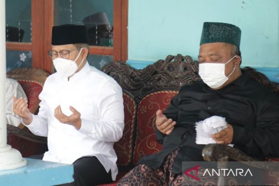 Gus Muhaimin Berlinang Air Mata, Doakan 8 Santri Syahid - JPNN.COM