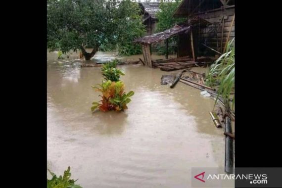 Banjir Bandang di Kabupaten Seram, 842 Jiwa Mengungsi - JPNN.COM
