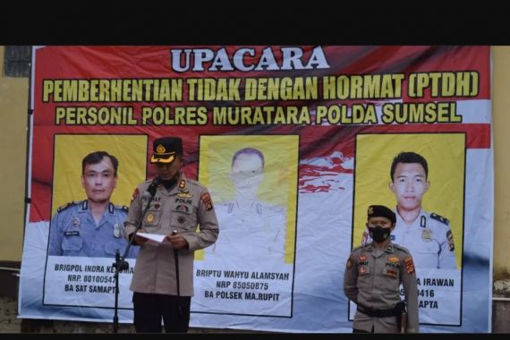 Brigpol Indra, Briptu Wahyu, dan Bripda Hendra Dipecat, AKBP Ferly Mengaku Sedih - JPNN.COM