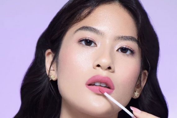 Memecah Bias di Balik Warna Makeup, Perempuan Harus Berani Tampil Beda - JPNN.COM