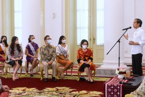 Jokowi Kumpulkan Putri Indonesia di Istana - JPNN.COM