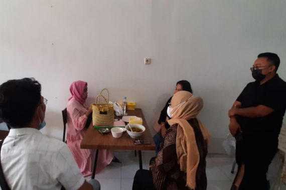 Sempat Buron, Perempuan Ini Ditangkap Tim Intelijen saat Makan di Restoran - JPNN.COM