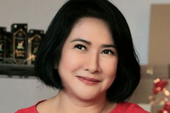 Yurike Prastika Tetap Cantik dan Seksi di Usia 53 Tahun - JPNN.COM