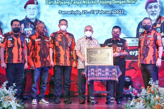 Bamsoet Ingatkan Kader Pemuda Pancasila di Kaltim untuk Jaga Ideologi Bangsa - JPNN.COM
