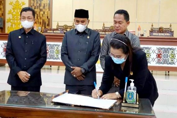 Bashar Resmi Mengundurkan Diri dari Ketua DPRD Lamandau - JPNN.COM