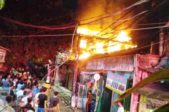 3 Orang Tewas saat Kebakaran Rumah di Jakarta Selatan, Innalillahi - JPNN.COM