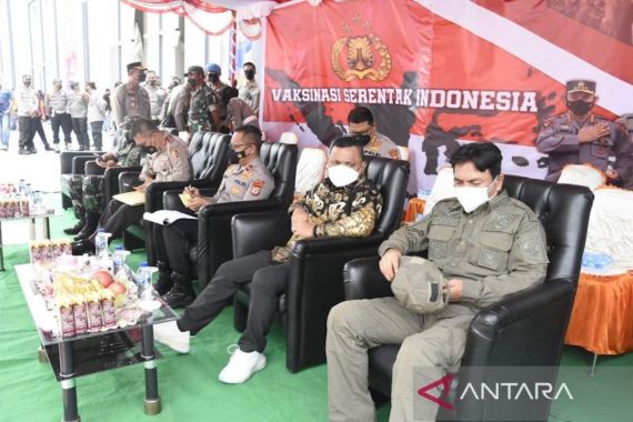 TNI dan Polri Memiliki Peran Besar Membantu Optimalisasi Vaksinasi di Gorontalo - JPNN.COM