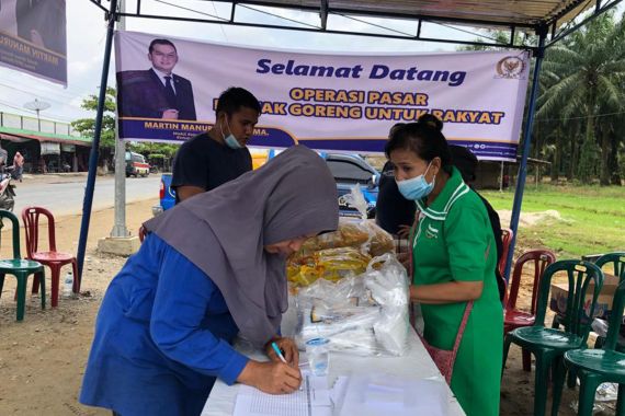 Martin Manurung Mendorong Operasi Pasar di Labuhanbatu Raya - JPNN.COM