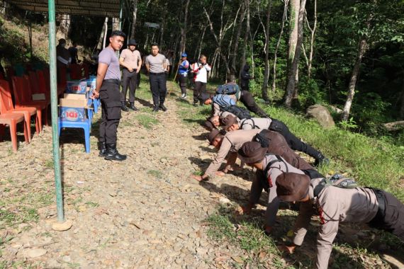 AKBP Achmad Gusti Beri Peringatan, Semua Polisi Wajib Menaati - JPNN.COM