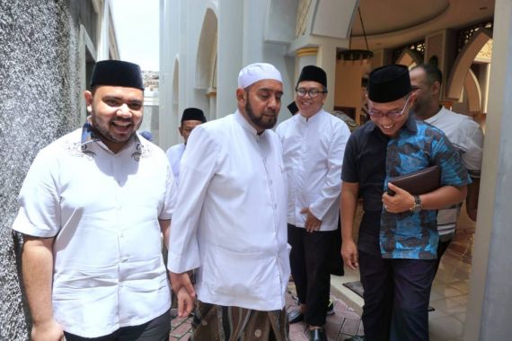 Habib Syech: NU, Muhammadiyah, LDII Harus Bergandengan Menciptakan Ukhuah Islamiah - JPNN.COM