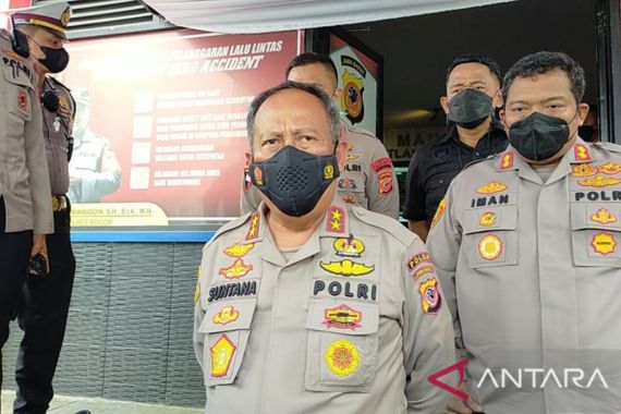 Irjen Suntana Sebut Ada 2 Bom di Polsek Astanaanyar, 1 Belum Sempat Meledak - JPNN.COM