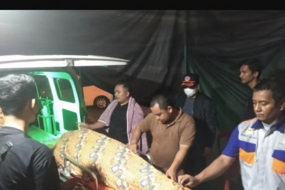 Berita Duka, Putra Dwi Wahyu Meninggal Dunia, Pejabat Daerah Ikut Melepas - JPNN.COM