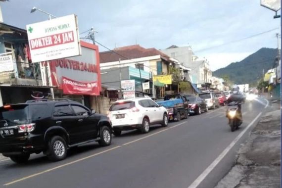 Viral Kabar Warga Meninggal Terjebak Macet di Puncak Bogor, AKBP Iman Bilang Begini - JPNN.COM