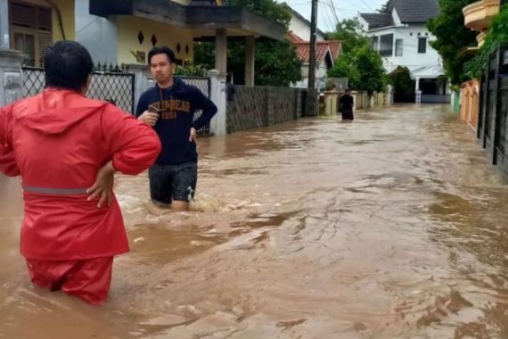 Banjir dan Longsor Terjang Serang, Dua Orang Tewas, Salah Satunya Akibat Tersengat Listrik - JPNN.COM