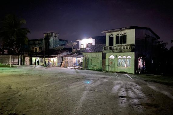 Ini Lho Rumah RR yang Digerebek Prajurit TNI AL Tengah Malam, Ditemukan 75 Pria dan Wanita - JPNN.COM