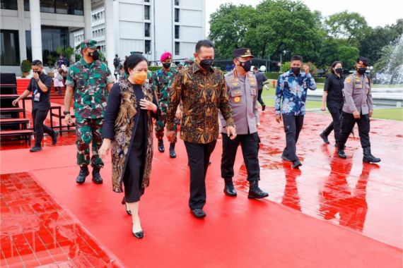 Bamsoet Ingatkan TNI-Polri untuk Bangun Pertahanan Indonesia di Era Disrupsi - JPNN.COM