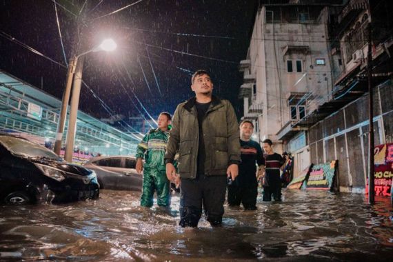 Terjun Langsung ke Lokasi Banjir, Bobby Nasution: Saya Tidak Mau Ada Korban Jiwa! - JPNN.COM
