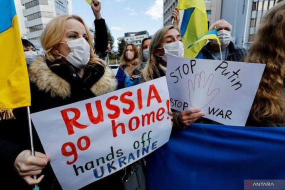 Rusia Tawarkan Perdamaian, Menlu Ukraina: Omong Kosong! - JPNN.COM