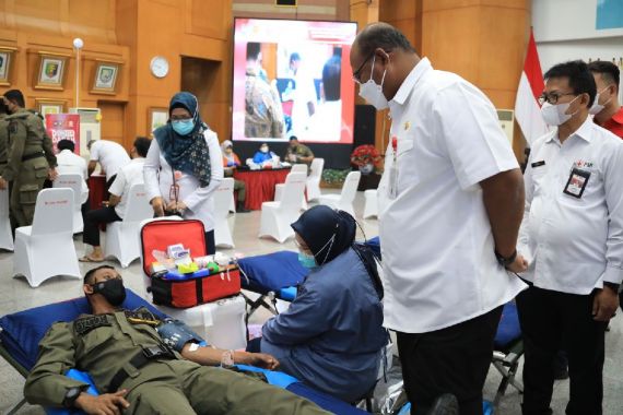 Perayaan HUT Satpol PP Kini Berubah, dari Upacara Kemiliteran Menjadi Aksi Donor Darah - JPNN.COM