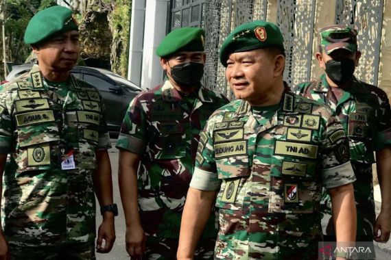 Lihat Nih, Jenderal Dudung Pamer Seragam Baru TNI AD - JPNN.COM
