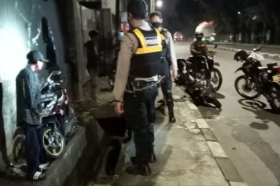 Polisi Bubarkan Balap Liar di Jaksel, Ada Kejadian Lucu - JPNN.COM