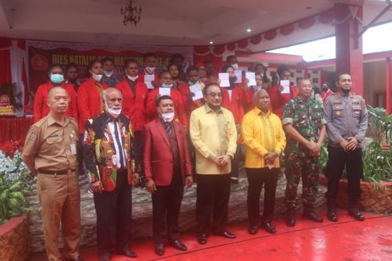 Senator Filep Apresiasi Menkopolhukam Terima Kehadiran Masyarakat Papua Barat - JPNN.COM